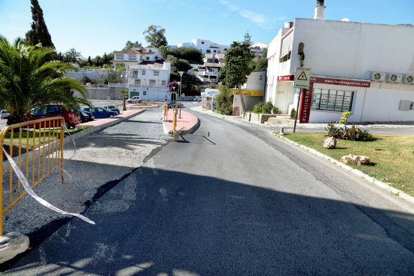 Vías y Obras realizará este lunes el asfaltado del acceso a la urbanización Torremuelle