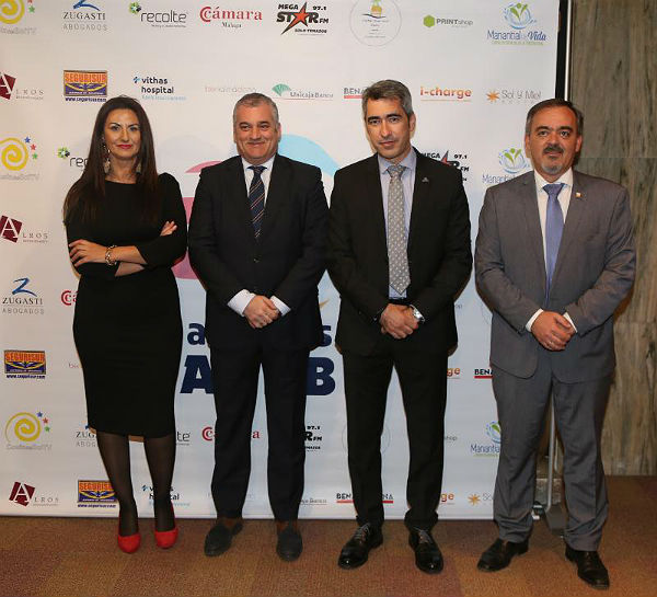 El Alcalde de Benalmádena, Víctor Navas; el Consejero de Empleo, Javier Carnero y el Presidente de la CEA, Javier González de Lara, presidieron la gala del XXX Aniversario de la Aceb 