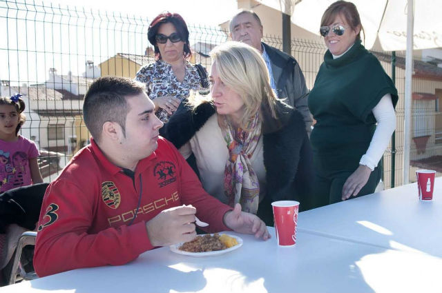 Benalmádena se vuelca con Alejandro Duarte en la verbena solidaria celebrada en Carola