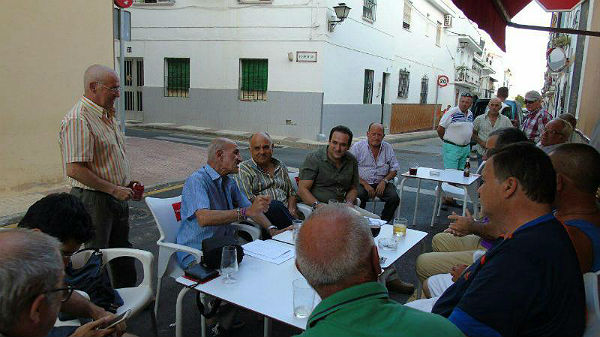 Representantes municipales asisten al acto de constitución de la Asociación de Vecinos de Carranque