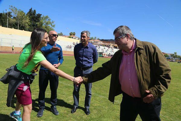 El Alcalde Víctor Navas y el Concejal Joaquín Villazón visitan las Terceras Jornadas Escolares de Atletismo