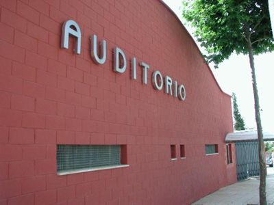 Trabajos de Reforma en el Auditorio Municipal de la Paloma.