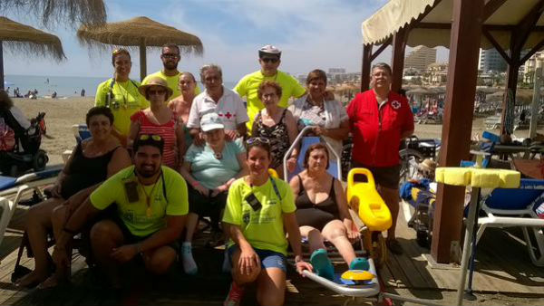 Finaliza el programa de baño adaptado Contamos Contigo, Sin Barreras