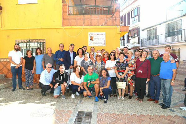 El Alcalde inaugura en Pasaje de San Juan el azulejo en homenaje a Juana Ruíz Marín 'La Barrabala'