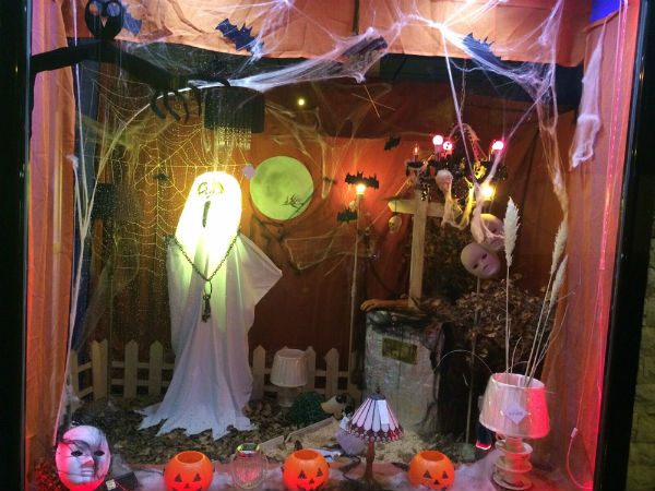 Benalelectric, ganador del I Concurso de Decoración de Establecimientos Halloween