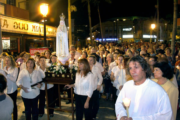 La Alcaldesa preside la bendición y consagración de la Virgen de Fátima