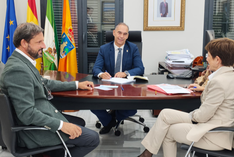 Formalizada la venta de la parcela de Rocas Blancas para la construcción de hasta 230 viviendas protegidas en Benalmádena
