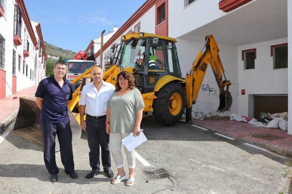 Servicios Operativos atiende la demanda de los vecinos para limpiar y desbrozar las obras abandonadas de la Calle Tajea