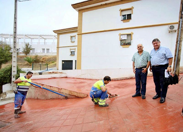El Ayuntamiento acomete mejoras en la Calle Trinidad de Benalmádena Pueblo