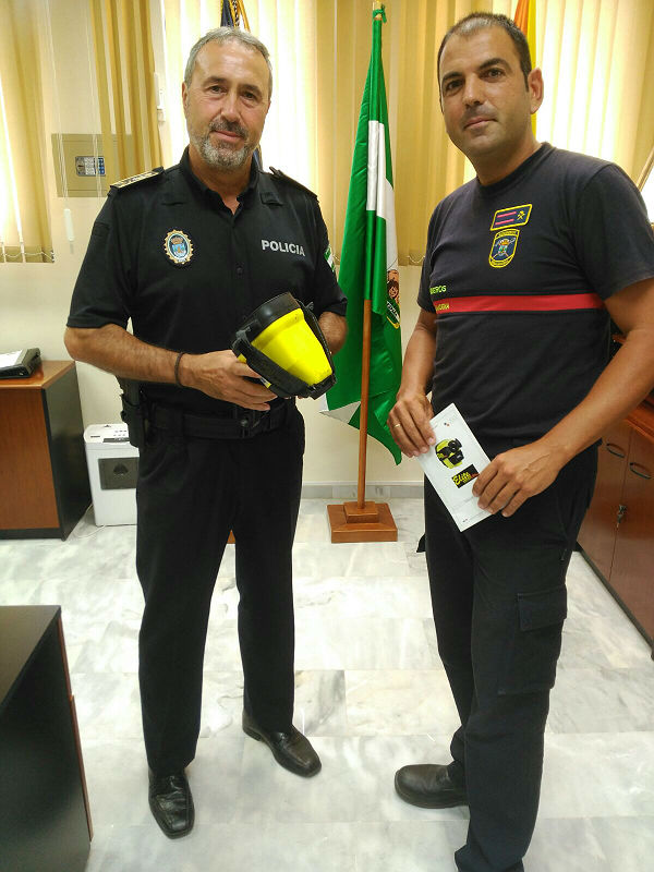 Bomberos cede a Policía Local una cámara de visión térmica