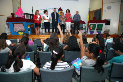 El colegio 'Miguel Hernández' acoge con éxito el encuentro intergeneracional 'Conoce a tus mayores'