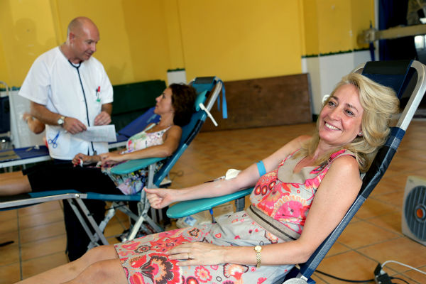 La Alcaldesa participa en la campaña 'Dona sangre. Sonríe a la vida'