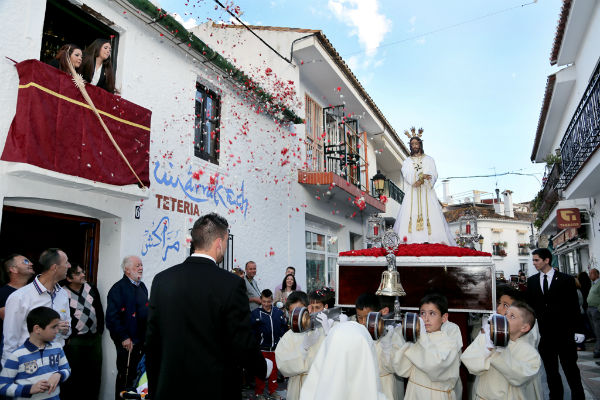 Centenares de niños participan en la Procesión del Cautivo Infantil de Benalmádena Pueblo