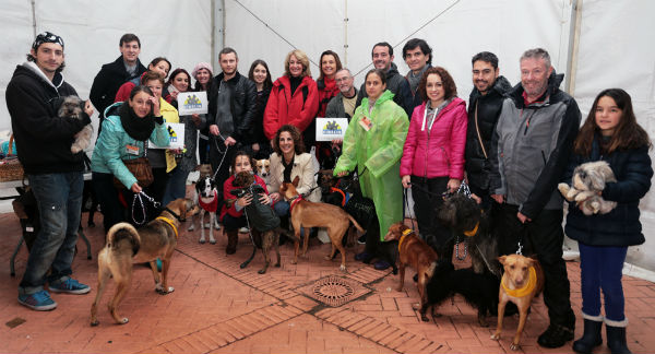 La regidora preside la tradicional fiesta en honor a San Antón en Benalmádena Pueblo