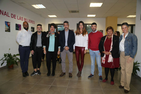 El Centro de la Mujer de Benalmádena, exhibe una exposición fotográfica sobre la violencia de género