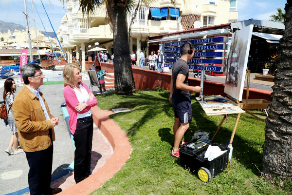 Más de una treintena de artistas participan en el concurso de pintura rápida 'LA MAR DE ARTE' en el Puerto Deportivo