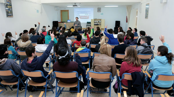 Los alumnos del IES 'Al Baytar' participan en una charla sobre participación ciudadana