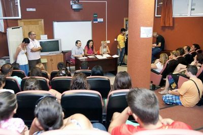 Educación Recibe a los Padres de los 60 Alumnos que Asisterán a las Clases de Refuerzo y Apoyo Educativo.