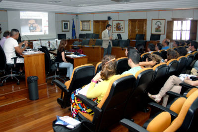 Cerca de un centenar de personas participan en las jornadas de 'Empleo Atodacosta'