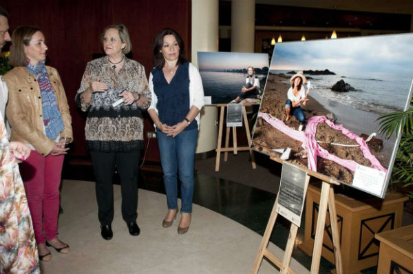 La exposición 'Con otra mirada' de la AECC cierra sus puertas en el Club Social de Sensara