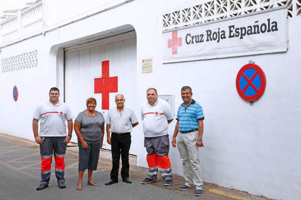 Servicios Operativos atienden la reclamación de Cruz Roja de una mejora en la señalización de su sede en Benalmádena Costa