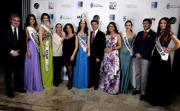 La representante de Ucrania se convierte en 'Reina Belleza Universo 2015'
