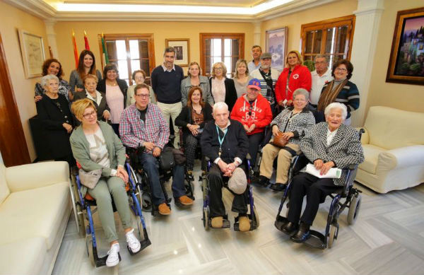 Los participantes del Programa 'Contamos Contigo: Sin Barreras' visitan el Ayuntamiento