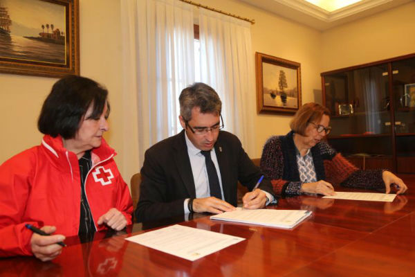 El Ayuntamiento de Benalmádena renueva su convenio con Cruz Roja para el Transporte de los Usuarios del Centro Ocupacional