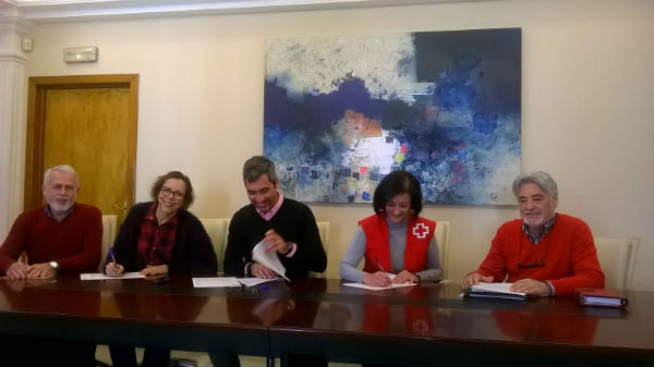 El Ayuntamiento firma un convenio con la Asamblea Local de Cruz Roja para el servicio de transporte adaptado para usuarios del Centro Ocupacional Municipal