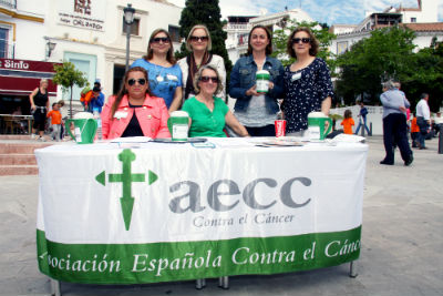 Benalmádena se vuelca con la cuestación anual de la Asociación Española Contra el Cáncer