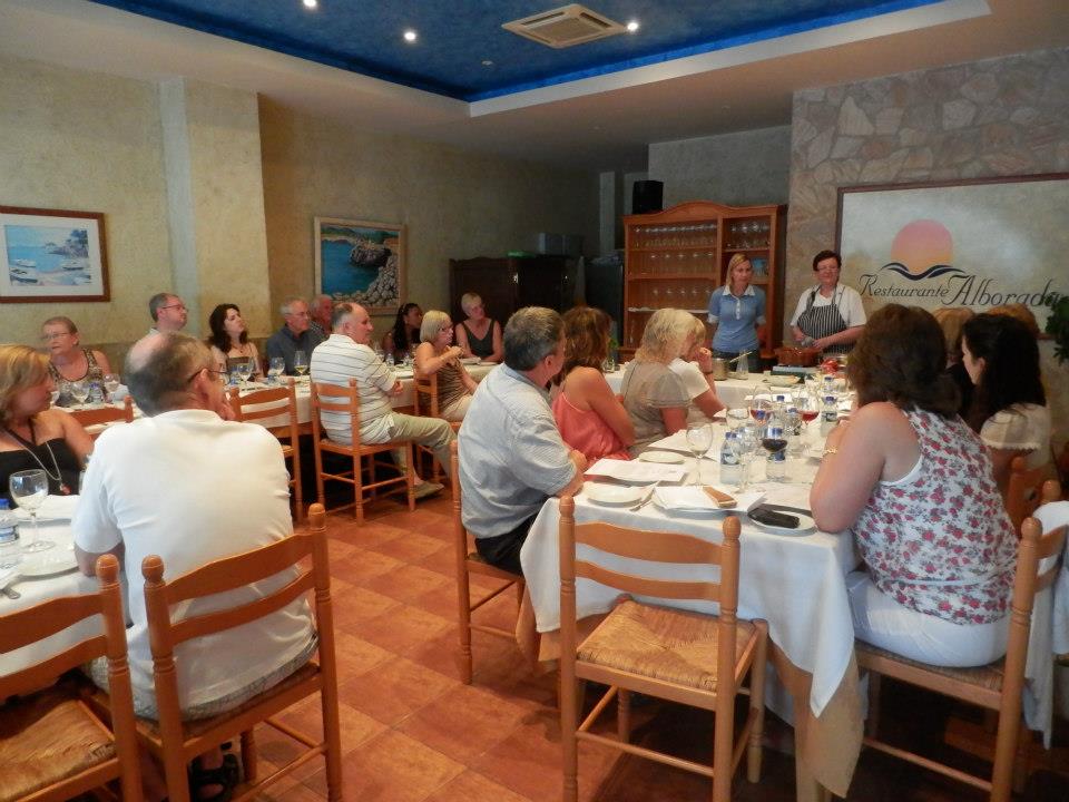 Cerca de medio centenar de residentes extranjeros participan en un curso de cocina española