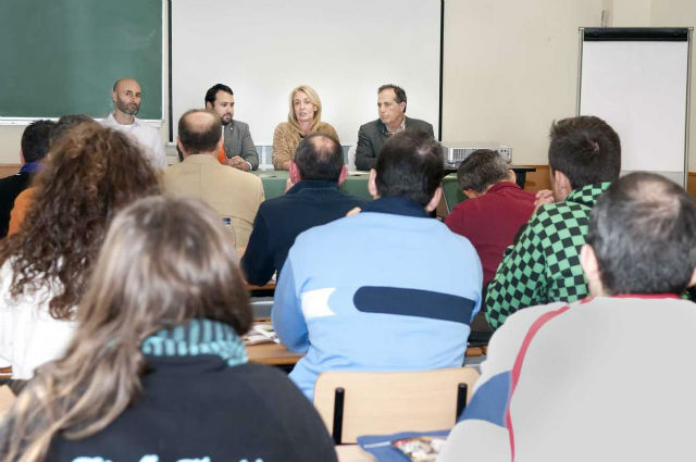 La Alcaldesa asiste al curso de experto en gestón del deporte local celebrado en el polideportivo Ramón Rico