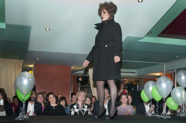Más de 300 personas arropan a la Asociación Contra el Cáncer en la Pasarela de Moda Benéfica