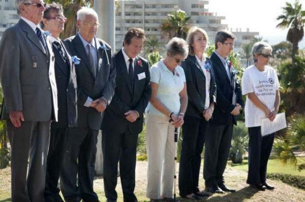 La alcaldesa preside la celebración del Día del Recuerdo en el Parque de La Paloma
