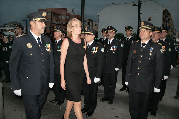 La alcadesa destaca el servicio de calidad y la respuesta ágil y eficaz que presta la Policía Local de Benalmádena
