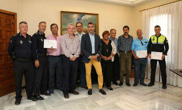 El Alcalde Víctor Navas y los Concejales Alicia Laddaga y Javier Marín entregan los Diplomas a los instructores de los Cursos de Soporte Vital Básico