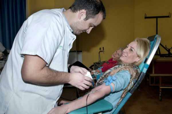 La Alcaldesa participa en la campaña de donación de sangre 'Sonríe a la vida'