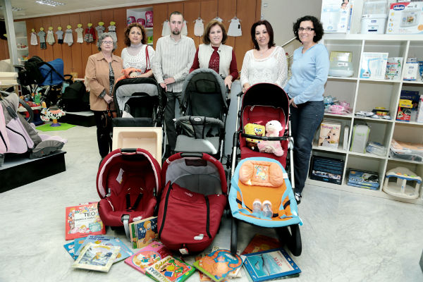 Babyboom Factory dona un lote de artículos de bebé a la organización 'Canastillas sin Fronteras'