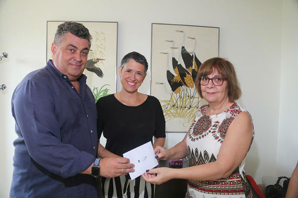 LA HERMANDAD DEL CORONADO DE ESPINAS DONA PARTE DE SU RECAUDACIÓN EN LA VELADILLA DEL CARMEN A LA ASOCIACIÓN ABAD