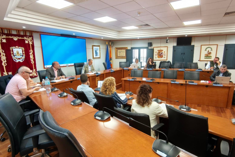 El Consejo Sectorial de Comercio reúne a representantes del sector para abordar nuevas campañas de sensibilización y próximas iniciativas en Benalmádena