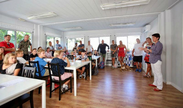 La Concejala Ana Schermam asiste a la inauguración del curso escolar en el colegio danés de Benalmádena.