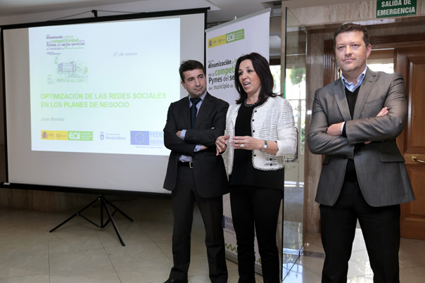 Cerca de una veintena de empresarios participan en el encuentro profesional de optimización de las redes sociales en los planes de negocio
