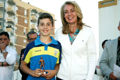 La Alcaldesa presiden la entrega de trofeos a los jugadores del Atlético Benamiel