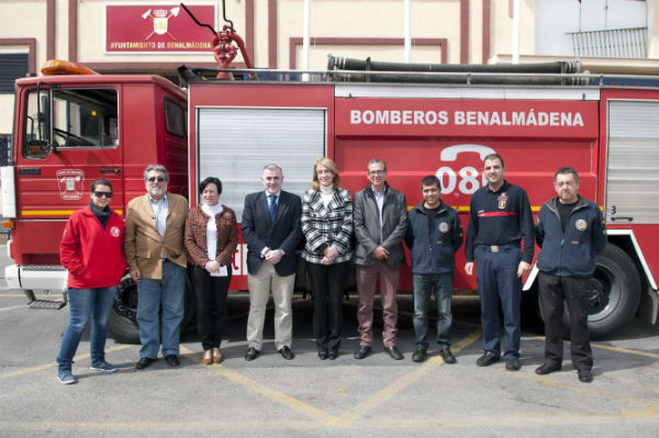 Benalmádena dona un camión autobomba al proyecto de cooperación al desarrollo de 'Bomberos en Acción'