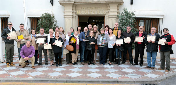 La regidora entrega los premios a los establecimientos ganadores de la IV Ruta 'De Tapas por Benalmádena'