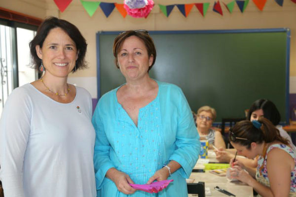 La Concejala Ana Schermam presenta el programa de actividades del Espacio Joven de Benalmádena Pueblo.