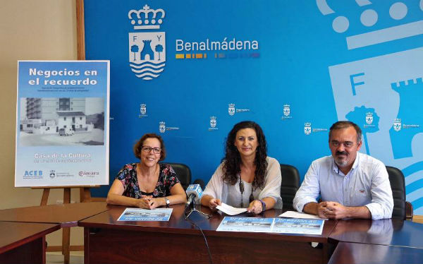 El Concejal de Comercio y la Concejala de Cultura presenta una Exposición de Fotografías Antiguas de Comercios Locales organizada por la ACEB