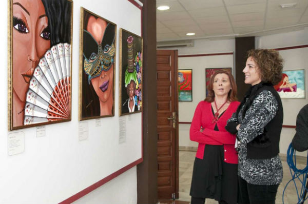La Casa de la Cultura acoge la exposición 'Ensueños', de la pintora benalmadense Nuria Velasco