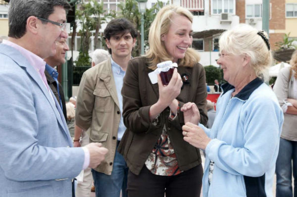 La Alcaldesa comparte con los residentes ingleses la Fiesta de San Jorge