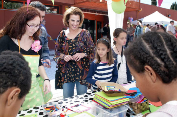 Los benalmadenses se vuelcan con la gran Fiesta de los Libros celebrada en la biblioteca de Arroyo de la Miel